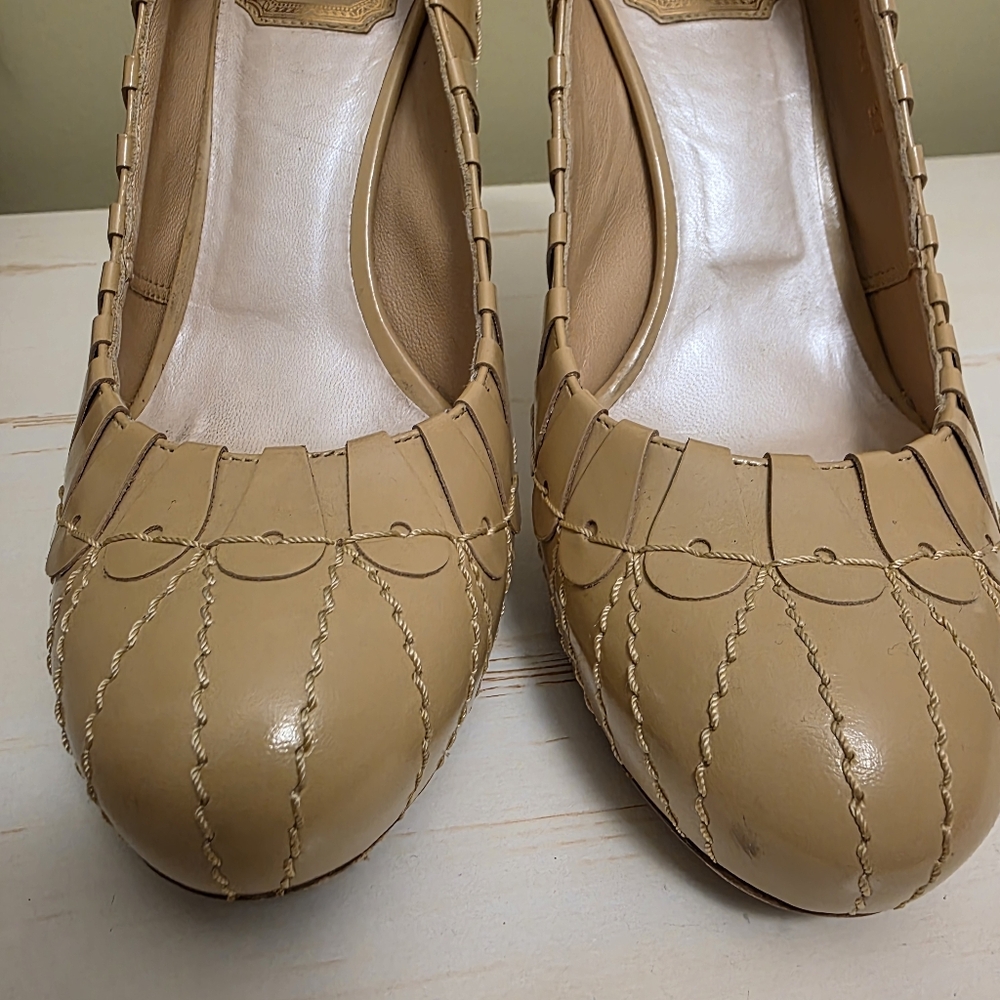 Dior |  Beige Leather Scalloped Platform Pumps with Gold Stiletto Heels Sz 37 - Picture 8 of 12
